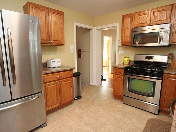 Roomy kitchen with stainless, granite - all new.