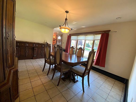 3rd image of 14 Meadow Ln