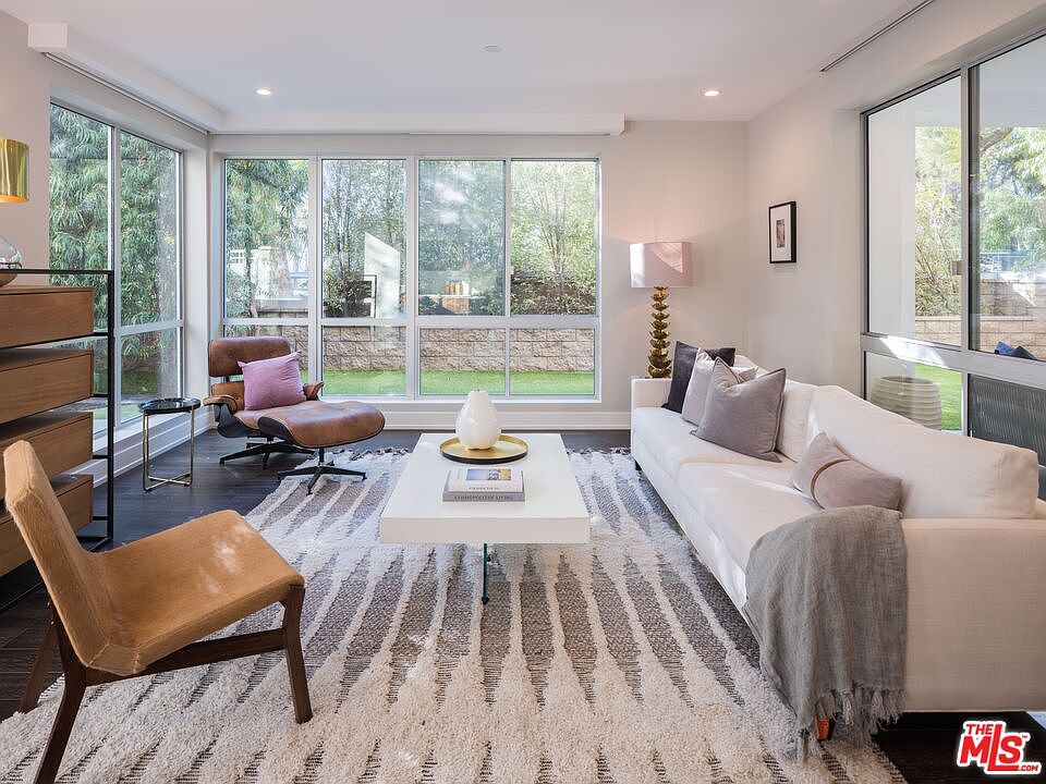 1st image of 460 N Palm Dr #101