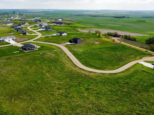 6952 Rockridge Dr, Bismarck, ND 58503