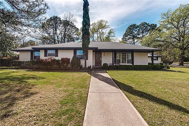 1st image of 109 Hollyhill Ln