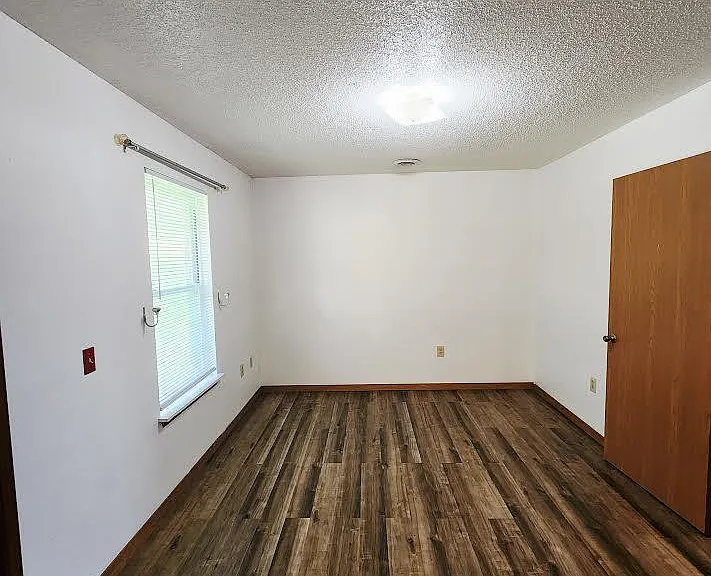 180 Ashwood Dr #D — Photo 9