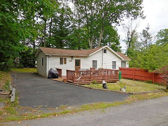 2nd image of 26 Deer St E