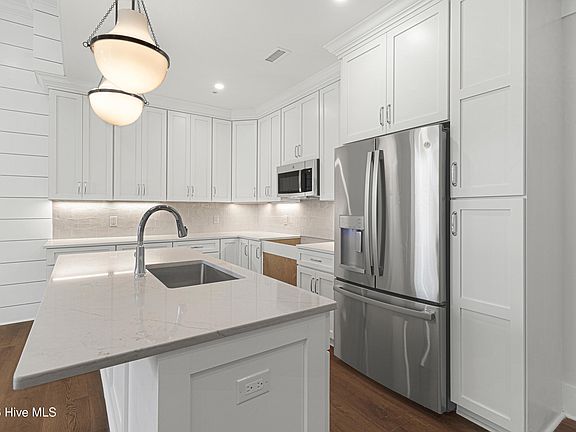 4th image of 805 Mulberry Street Unit 205