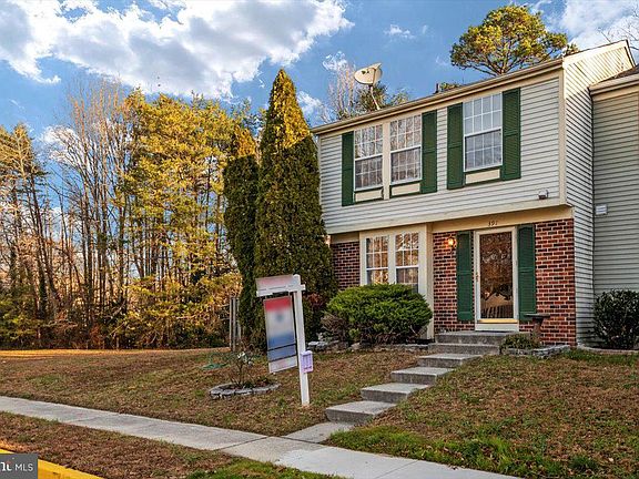 2nd image of 391 Hickory Nut Ct