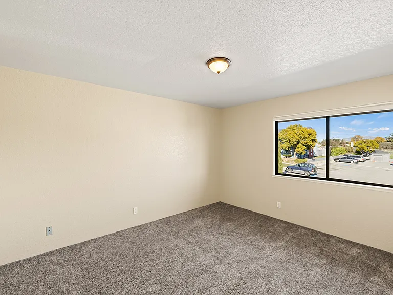 The Peppertree Apartments — Photo 15