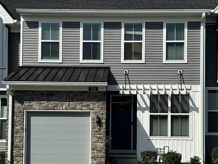 213 Catalpa Ln — Photo 1