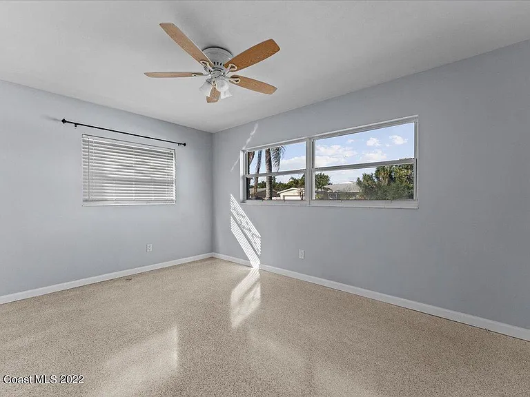 215 Marion St — Photo 16