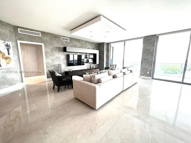17111 Biscayne Blvd #2102 — Photo 8