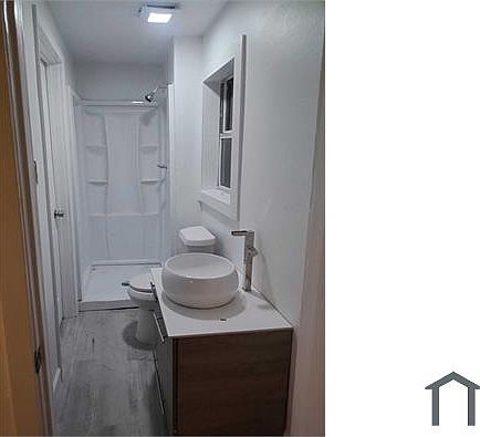 3rd image of 1134 Elgin St #F