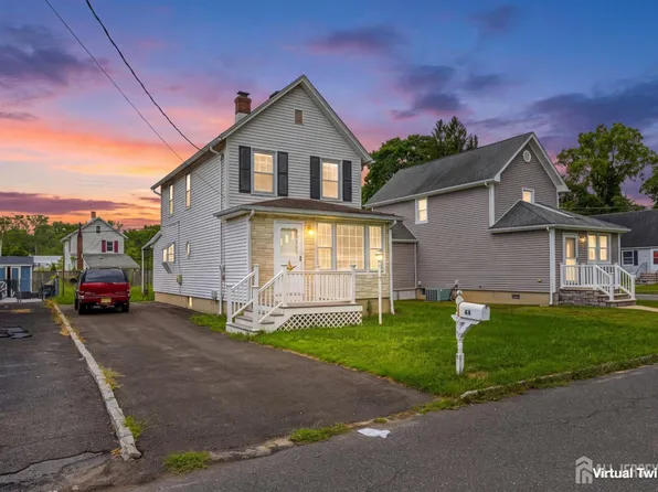 44 John St, Helmetta, NJ 08828