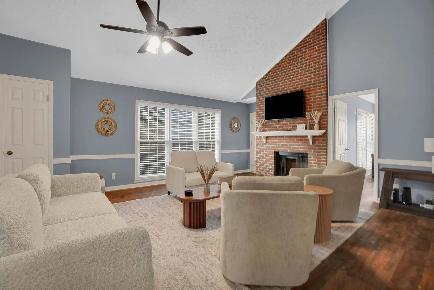 4 bed, 2.0 bath, 1969 sqft, $6,335 — Photo 2