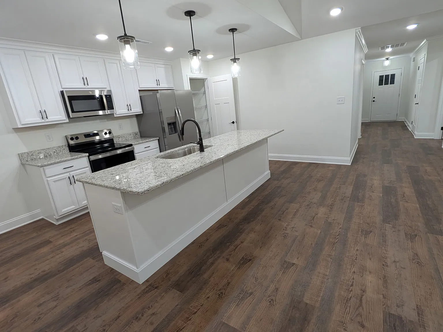 3 bed, 1500 sqft, $2,750 — Photo 2