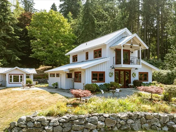 8015 Cultus Bay Road, Clinton, WA 98236