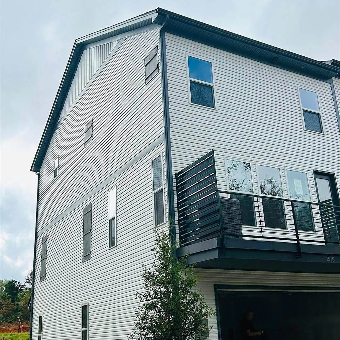 4 bed, 3.5 bath, $2,300 — Photo 1
