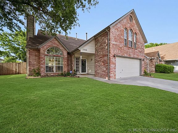 2nd image of 3312 W Houston Pl