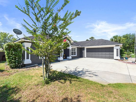 4th image of 121 Bilbao Dr