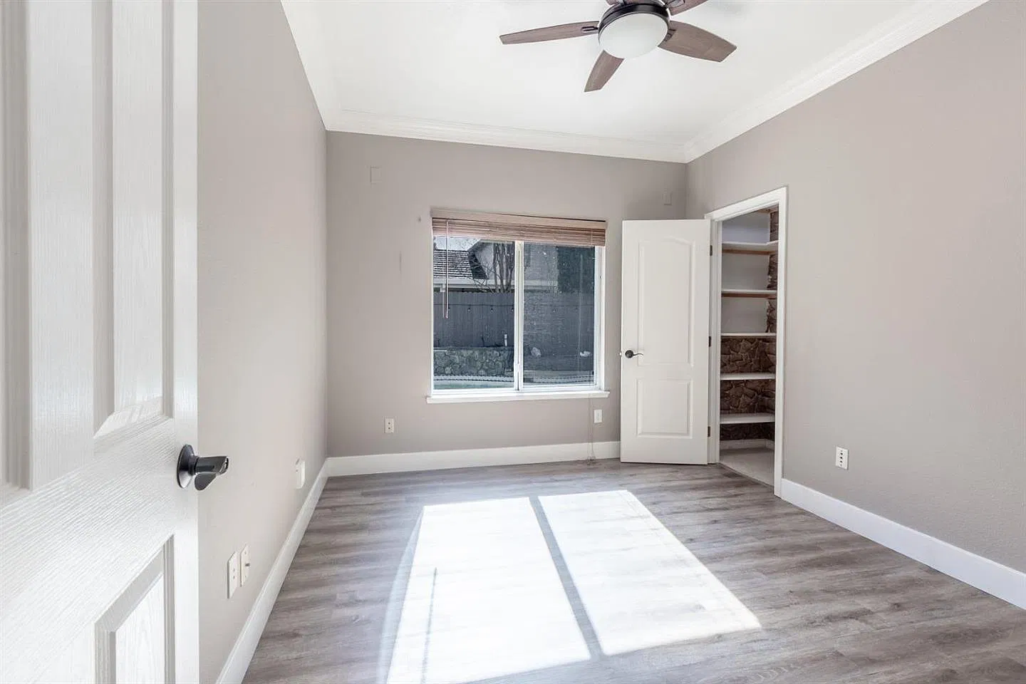 5 bed, 3150 sqft, $4,978 — Photo 3
