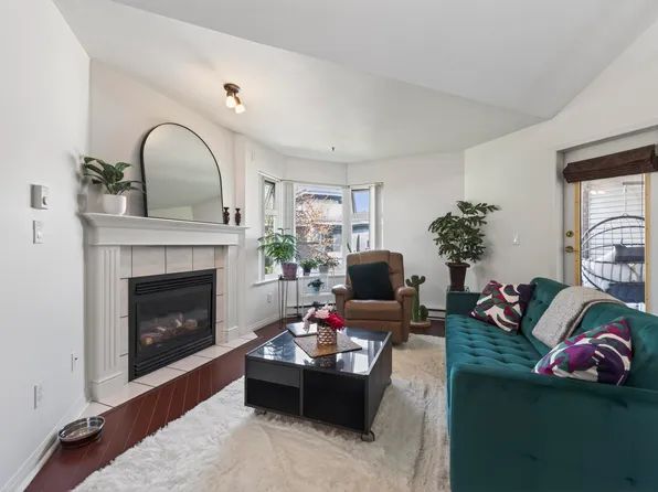 1999 Suffolk Ave #306, Pt Coquitlam, BC V3B 7X7