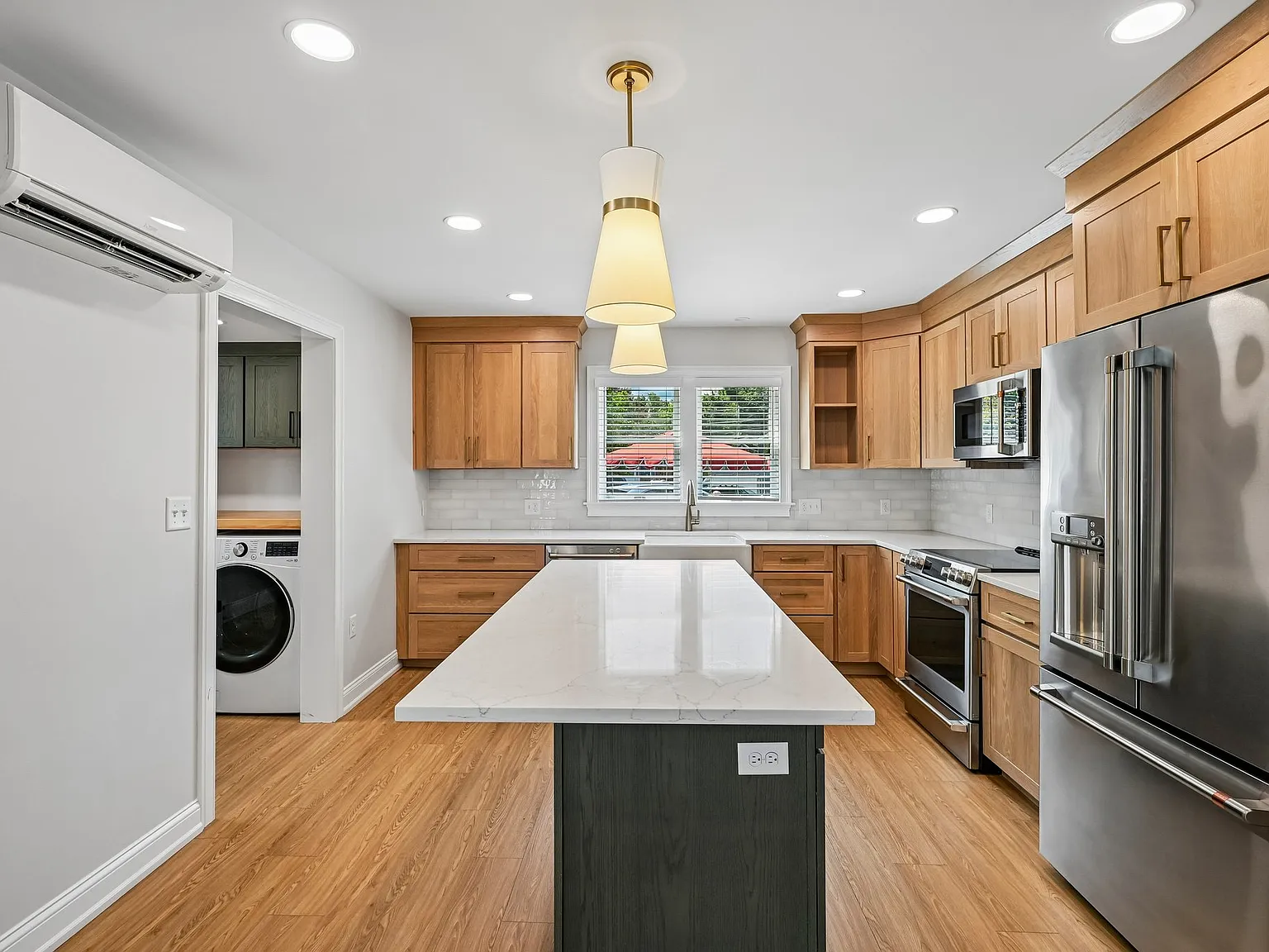 2 bed, 1172 sqft, $3,750 — Photo 2