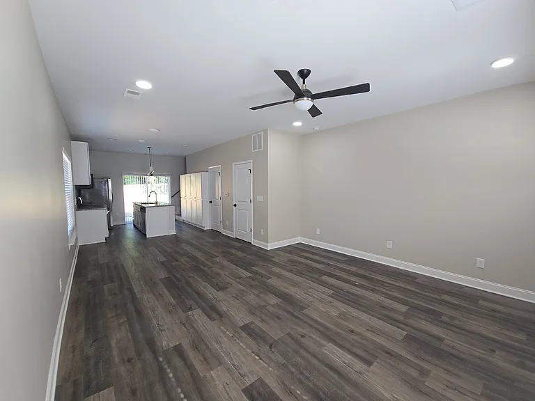 402 Giles St #B — Photo 35