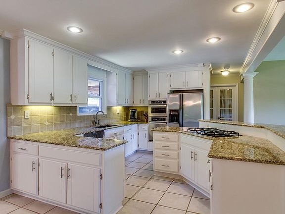 3rd image of 4706 Hazelwood Cir
