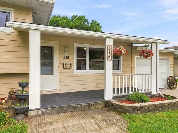 3rd image of 415 Maple Dr