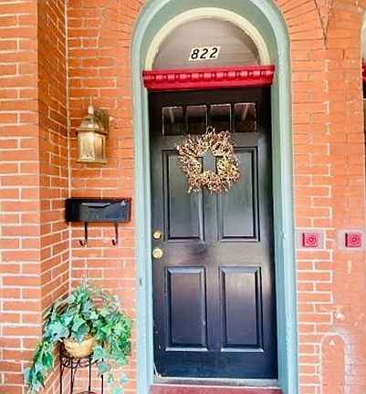 2nd image of 822 N Van Buren St