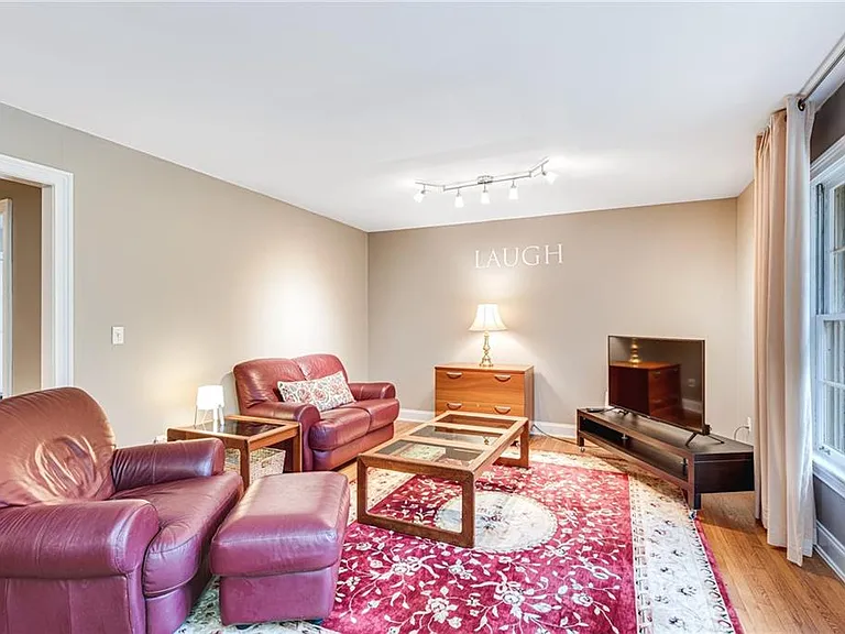1973 Desmond Dr — Photo 5