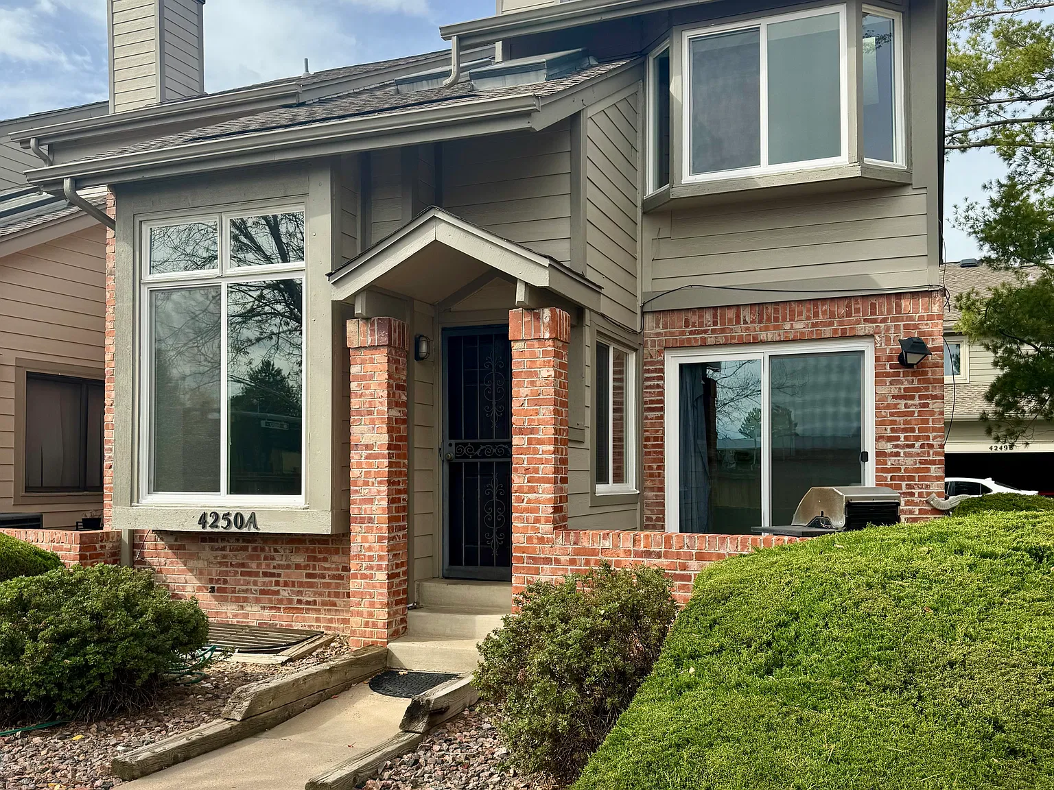 4 bed, 2.5 bath, 2200 sqft, $2,900 — Photo 1