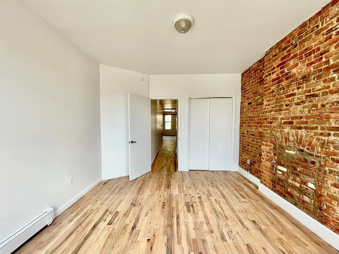122 Linden Street — Photo 2