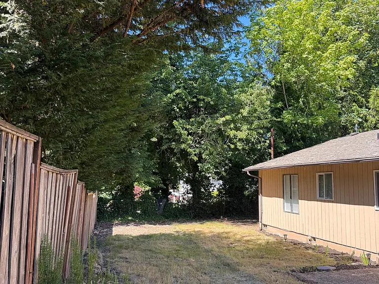 11407 SW 35th Ave — Photo 49