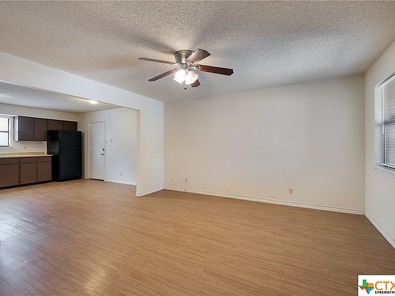 4th image of 300 Meadow Dr