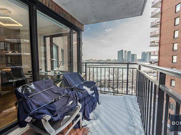 5th image of 60 Sutton Pl S #6EN