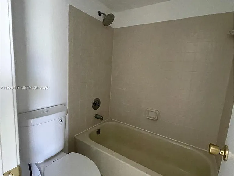 918 Twin Lakes Dr #8-M — Photo 19