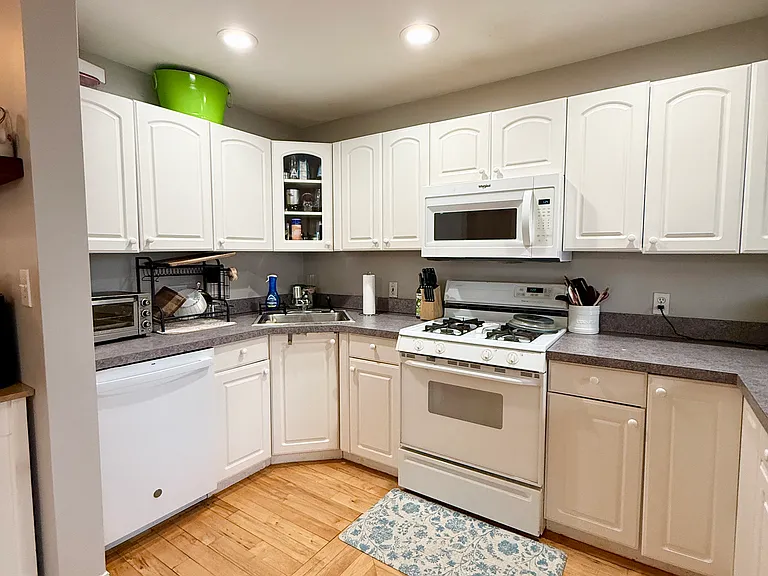 452 E 3rd St #2 — Photo 6