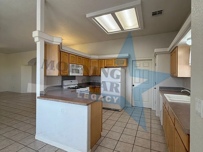 2935 Scenic Cir — Photo 23