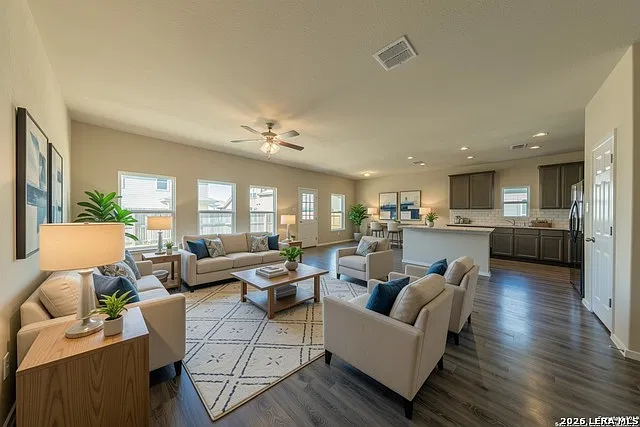 4 bed, 2.0 bath, 1862 sqft, $1,950 — Photo 4