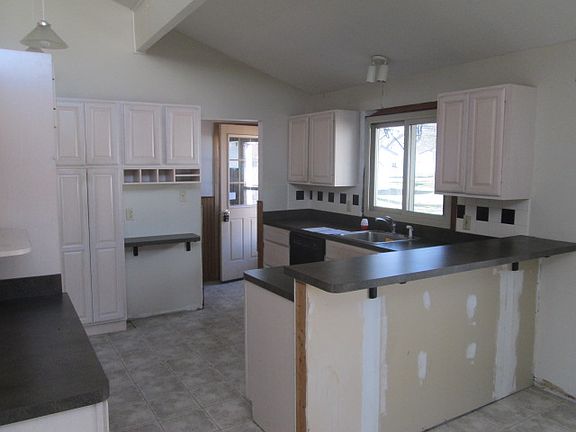 3rd image of 1310 Golden Gate Blvd