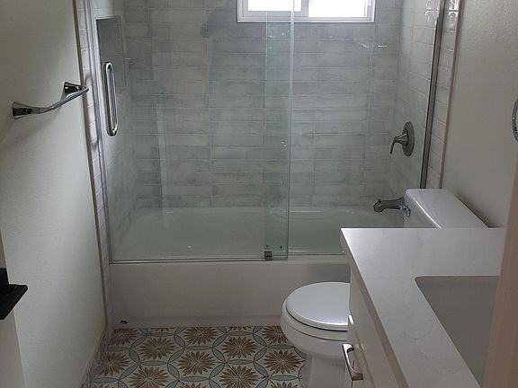 5th image of 1434 Navarro Ave