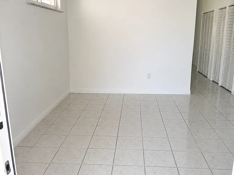 12367 NW 98th Ave — Photo 2