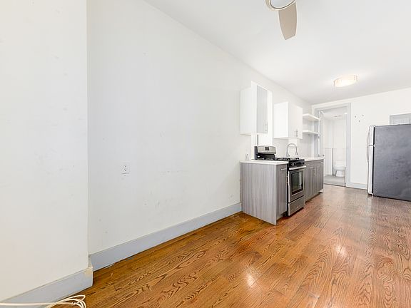 3rd image of 222 Pulaski St #19