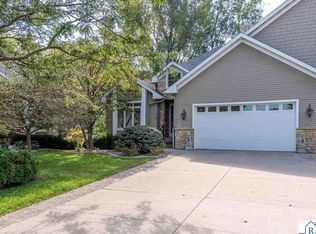 121 Viking Ct, Mankato, MN 56001