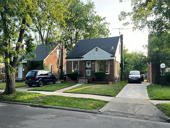 2nd image of 18437 Oakfield St