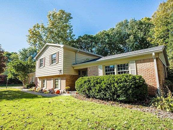 3rd image of 5418 Hillside Ln
