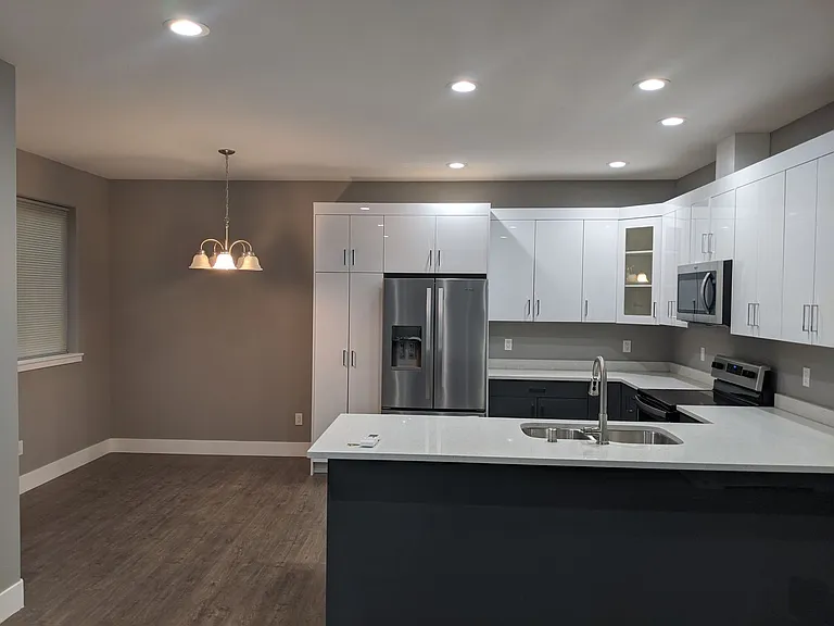 7655 Parkland Dr — Photo 8