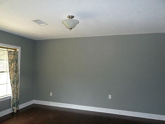 5th image of 610 W James Ave