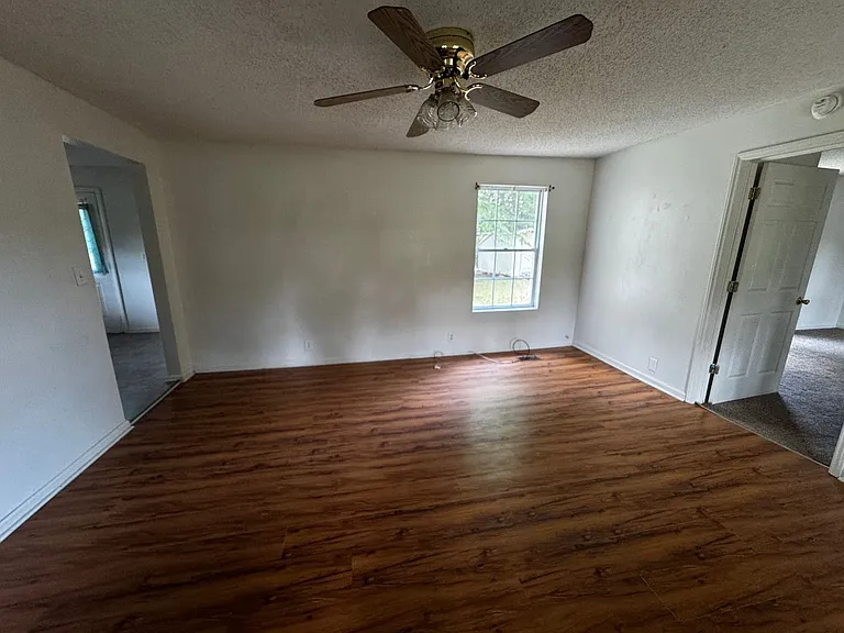 545 Christopher Rd — Photo 2