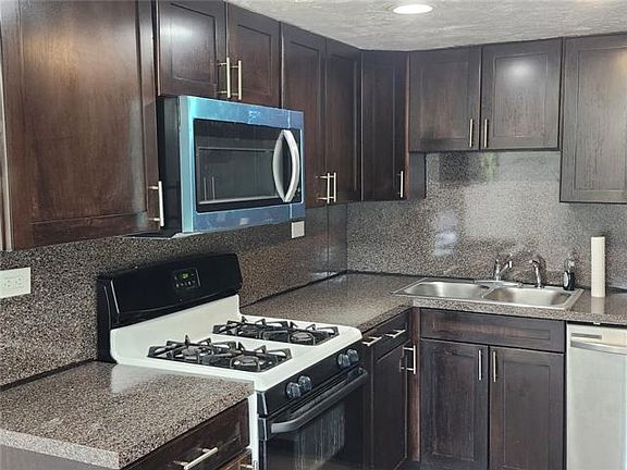 5th image of 2944 E Missionwood Ln