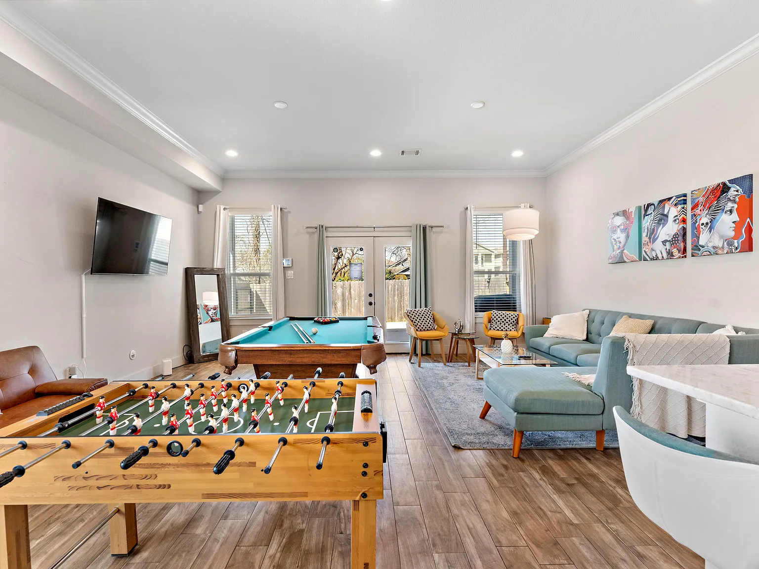 4 bed, $6,000 — Photo 1